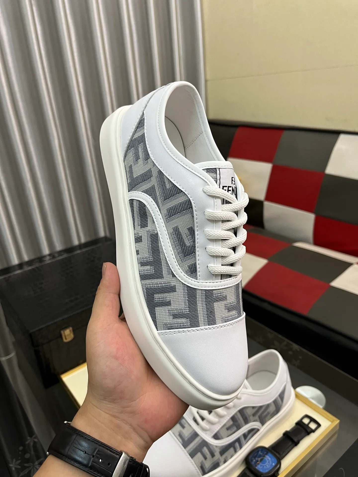 Men's Men's Shoes 💰400⌚️⌚️[Fendi] Fendi's latest casual shoes for men! Available at counters simultaneously! A one-to-one replica of the original. All imported official website one-to-one cowhide fabric. The interior is made of top-grade sheepskin, and the original factory-supplied rubber outsole is used. Leading new fashion concepts. Matching code: 38-443️⃣Colors available